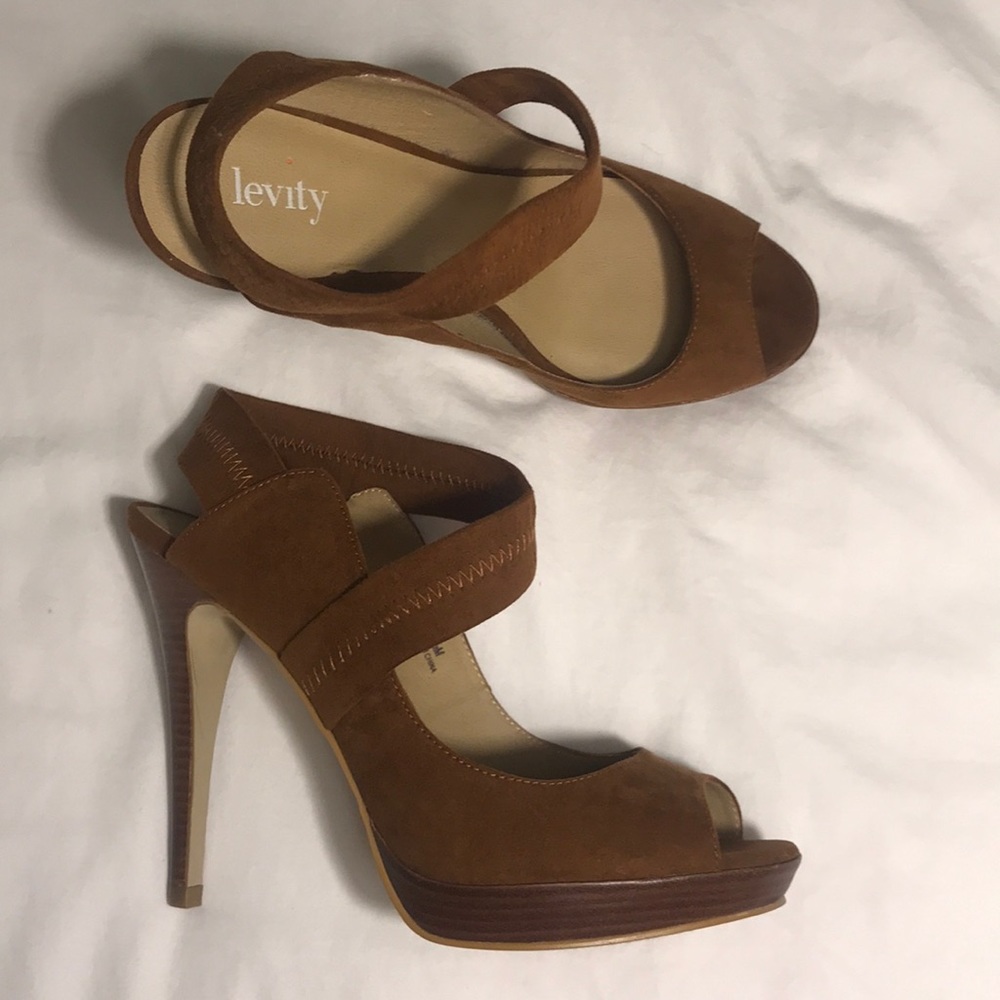 NEVER WORN Levity Brown Suede Peep Toe Heels